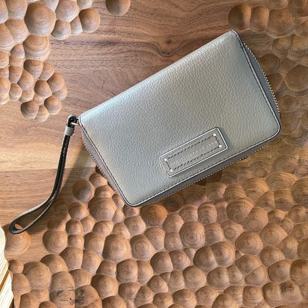 NWOT Marc by Marc Jacobs Wingman Wristlet - Light grey/blue NEVER USED